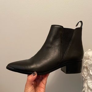 Yale Chelsea Boot
MARC FISHER LTD , black leather , size 7 us